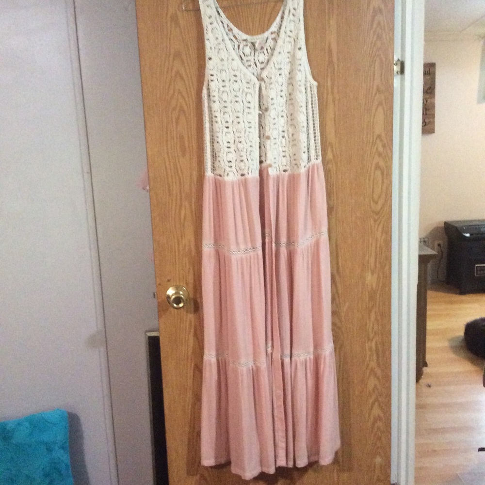 Adorable long sleeveless style vest. Size medium